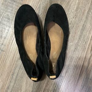 TOMS Black Flats Women’s Size 8